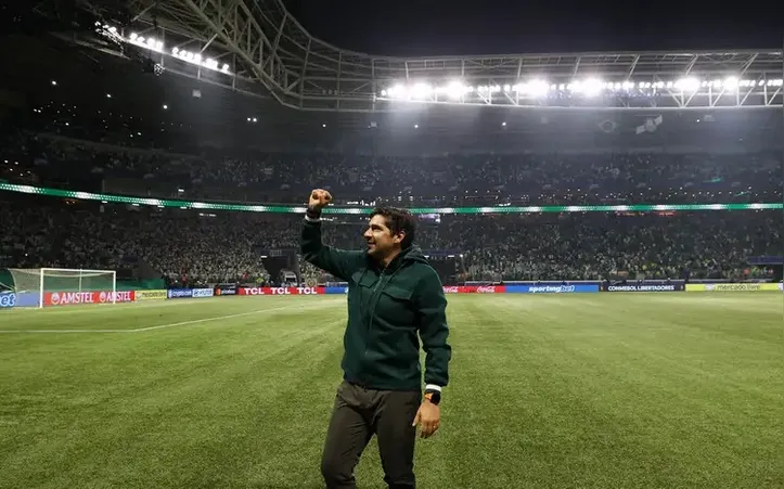 Abel Ferreira tem contrato com o Palmeiras até o fim de 2027