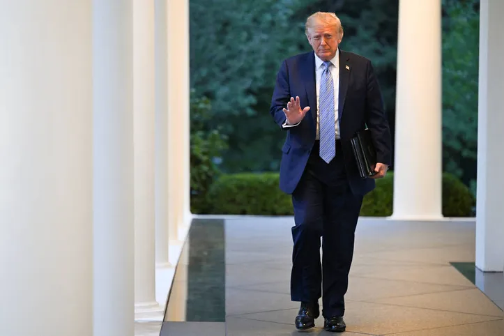 O presidente Donald Trump, em corredor da Casa Branca