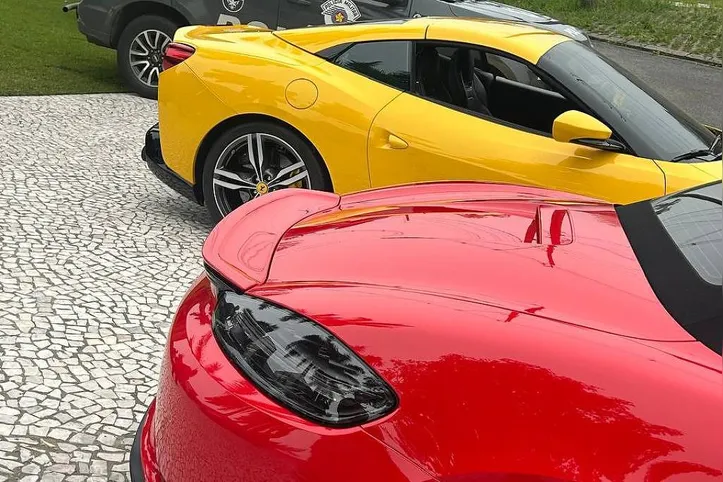 Carros de luxo encontrados em operação do Ministério Público