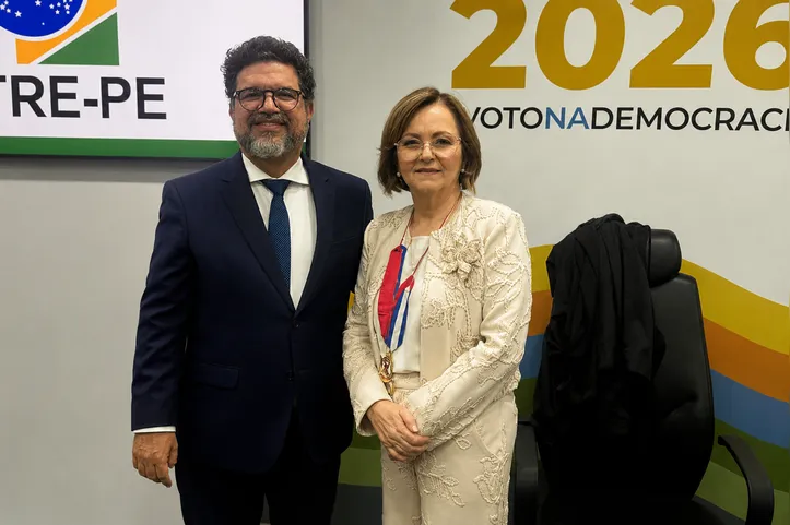 Imagem ilustrativa da imagem Vice-presidente do TJAL prestigia homenagem à ministra Marluce Caldas no Recife

prestigia homenagem à ministra Marluce Caldas no Recife