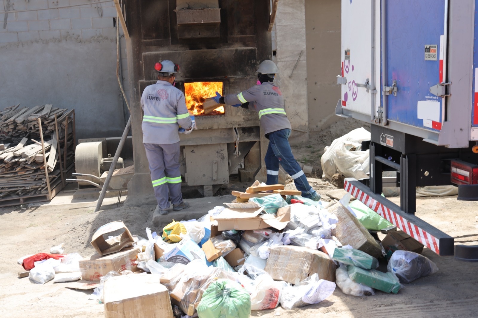 Forças policiais incineram 700 kg de drogas apreendidas em Maceió e Região