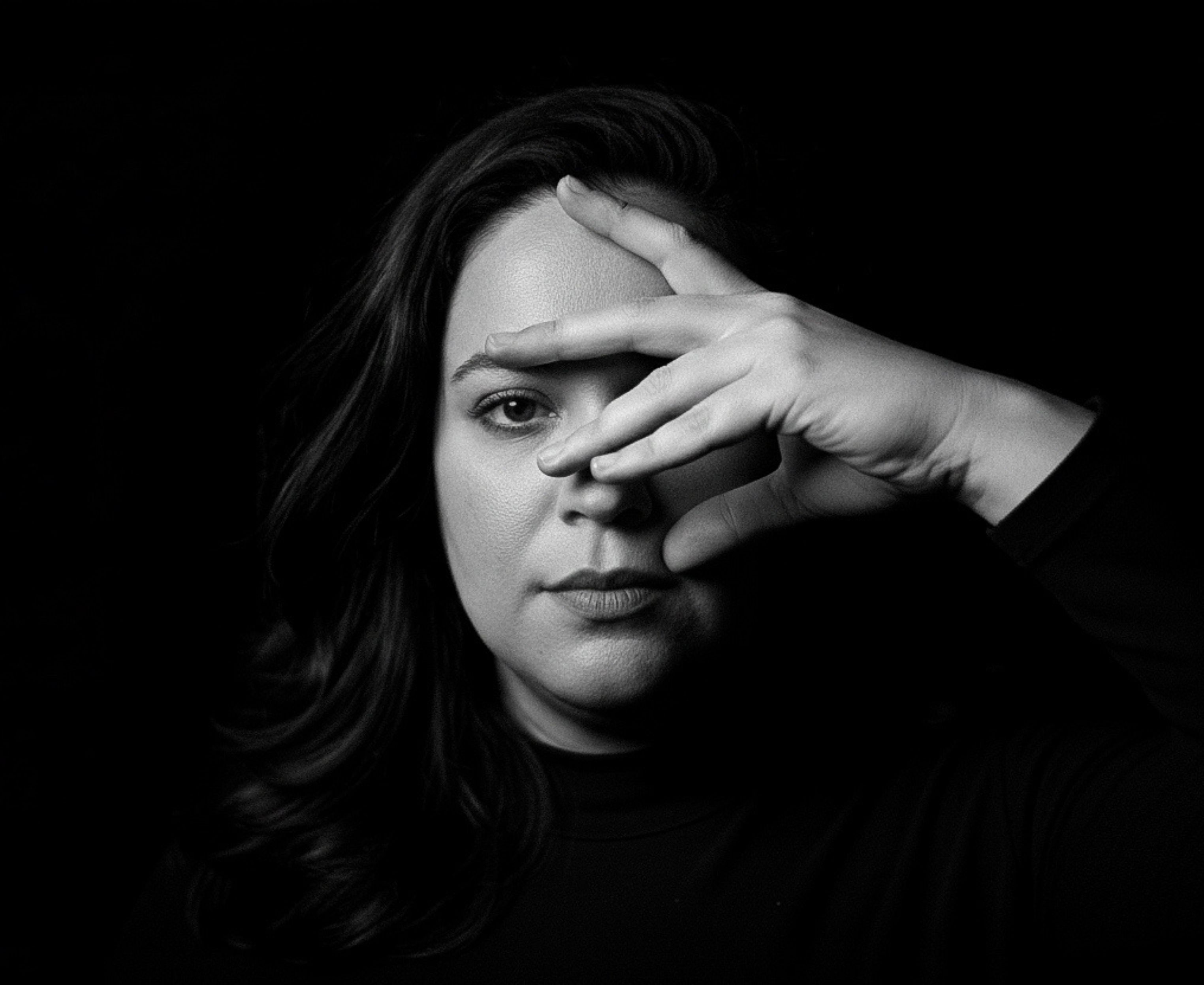 Gabi Coêlho transforma desconforto em arte e conquista prêmio internacional