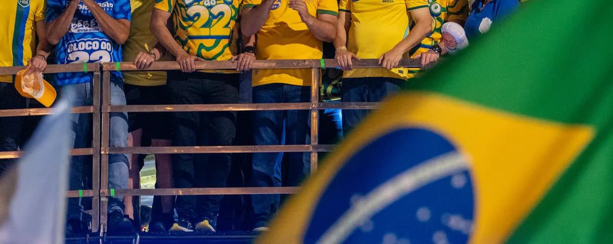 Mar verde e amarelo toma a orla de Maceió em ato pró-Flávio Bolsonaro