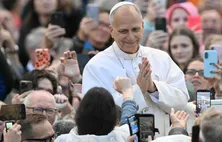 Papa realiza primeira audiência no Vaticano após cirurgia