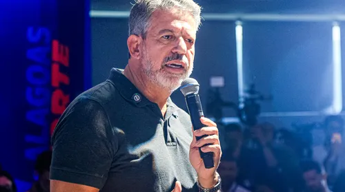 Apoio a Flávio Bolsonaro cresce entre os aliados, mas JHC mantém silêncio - Imagem
