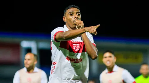 CRB supera o Atlético-GO e encosta no G-6 da Série B: 3 a 1 - Imagem
