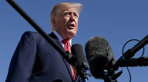 Donald Trump diz que pleito no Brasil ‘parece ter sido fraudado’ - Imagem