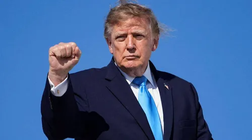 ‘Grande vitória’, diz Trump sobre Flávio ter ficado à frente no 1º turno - Imagem