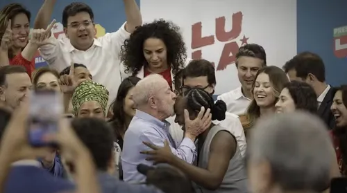 Lula admite caos na campanha do 1º turno e critica falta de união - Imagem