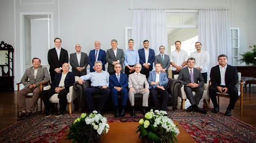 Manchetes amigas do governo inflam apoio do PT à CPMI, avalia coluna - Imagem