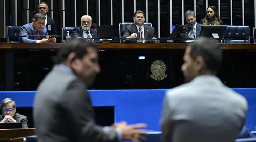 Oposição tenta adiar votação do fim da escala 6x1: “Não faz bem para o País” - Imagem