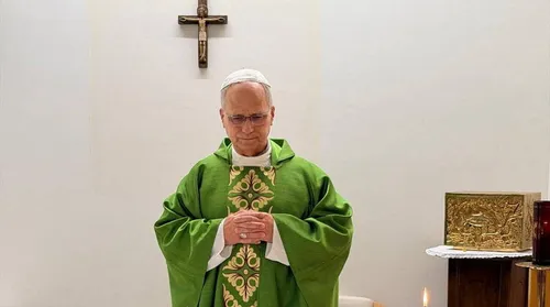 Vaticano publica primeiras fotos do Papa após cirurgia - Imagem