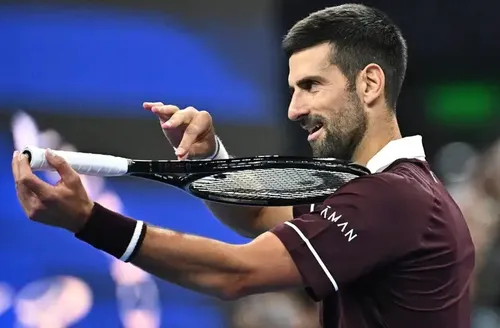 Djokovic conta com abandono de rival e vence ATP de Pequim