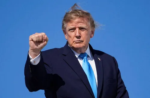 ‘Grande vitória’, diz Trump sobre Flávio ter ficado à frente no 1º turno