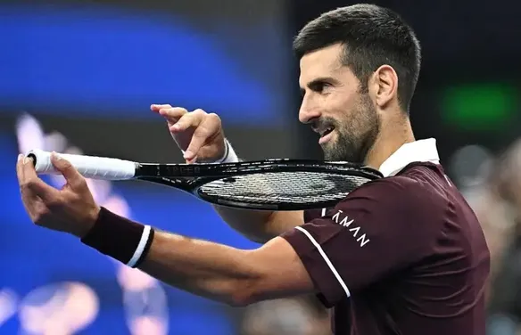 Djokovic conta com abandono de rival e vence ATP de Pequim