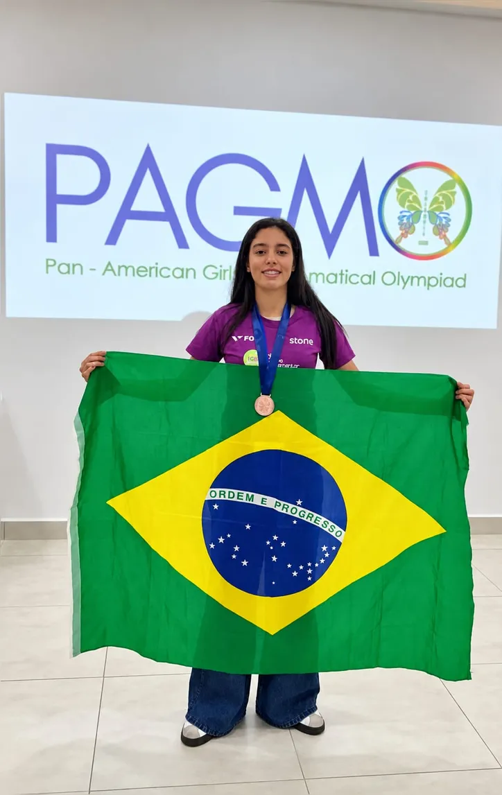 Estudante de 14 anos, Lília Costa ganhou medalha na Colômbia