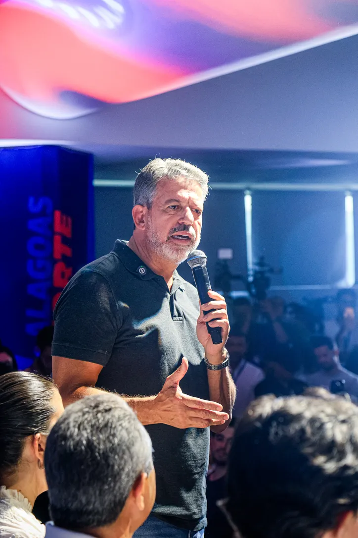 Arthur Lira declarou ontem apoio a Flávio para a Presidência