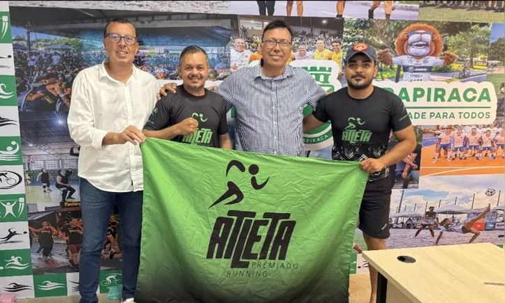 Adriano Silva (segundo à esq.), maratonista de Arapiraca