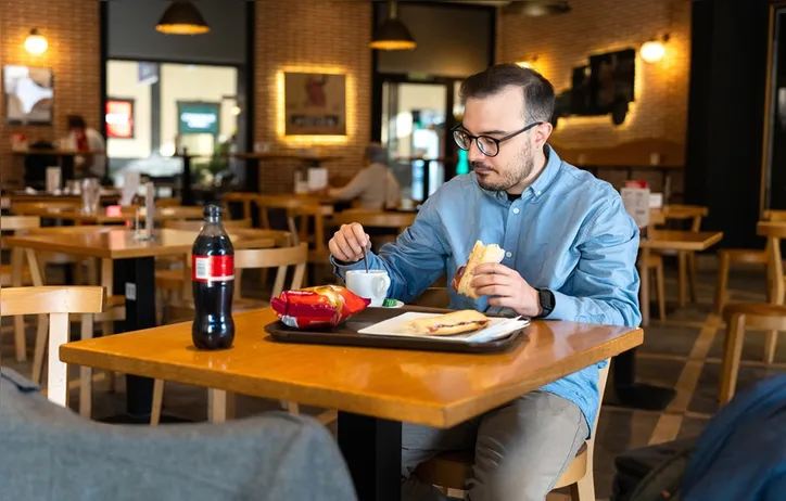Em setembro, a alimentação fora do domicílio subiu 0,48%