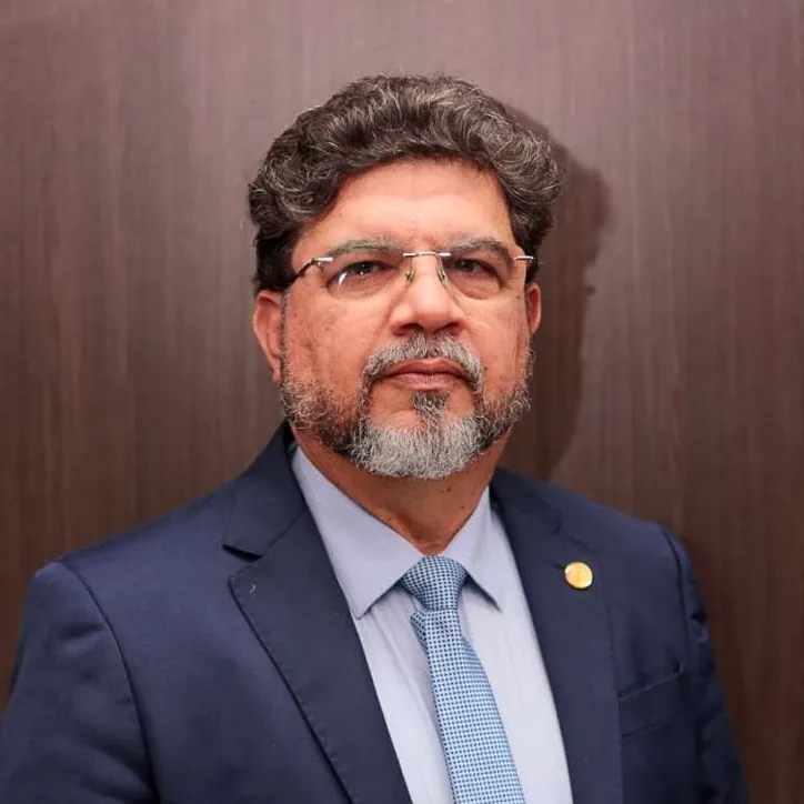 O desembargador CARLOS CAVALCANTI DE ALBUQUERQUE FILHO, vice-presidente do Tribunal de Justiça de Alagoas (TJAL), fica como presidente interino da Corte durante o período em que o desembargador Fábio Bittencourt estiver à frente do governo de Alagoas