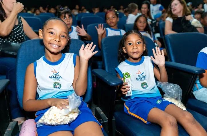 Imagem ilustrativa da imagem Cine Arte Pajuçara recebe sessão especial para 200 estudantes de Maceió