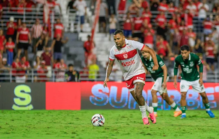 Artilheiro da Série B, Mikael deve voltar a jogar contra o Goiás