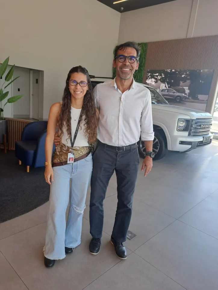 JÚLIO SILVEIRA, gerente do Grupo Cycosa Veículo, e LAURA PAZ, responsável pela área de Marketing, contribuem para impulsionar e fortalecer o mercado automotivo em Alagoas, com inovação e dinamismo