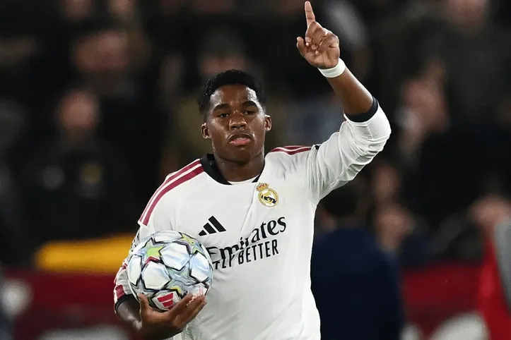 Endrick entrou em campo e balançou as redes em vitória do Real