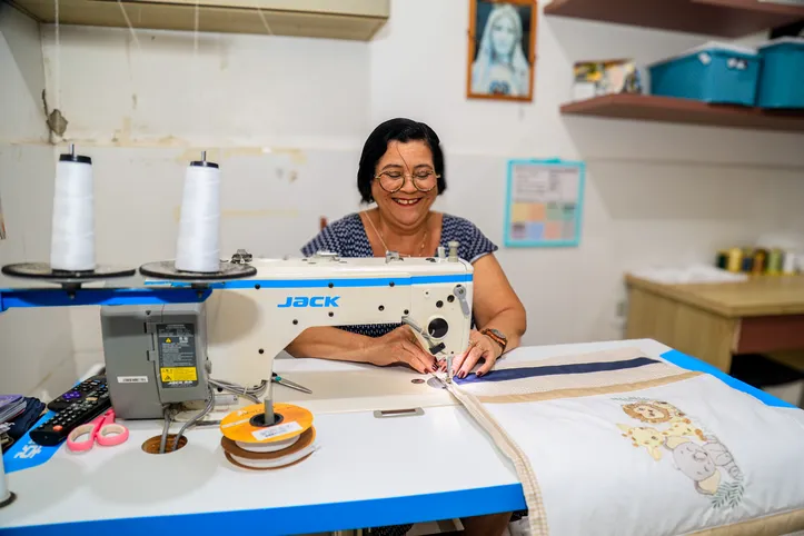 Lenilsa Nascimento trabalha com a confecção de enxovais há mais de 30 anos