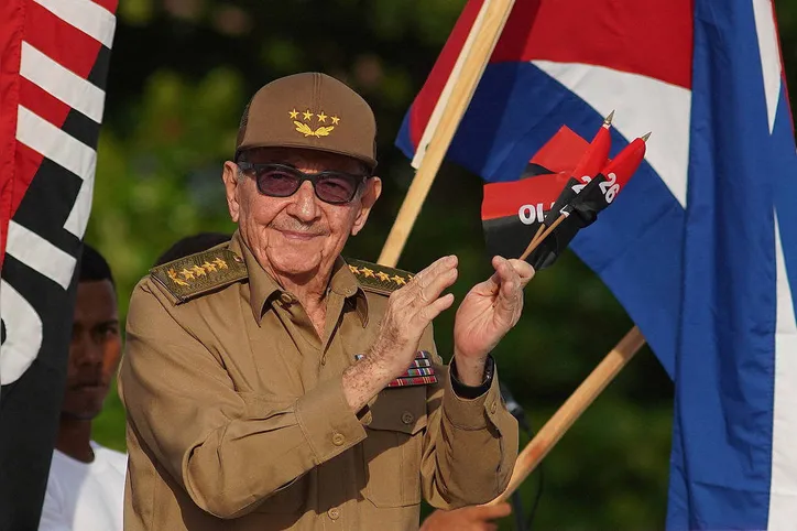 O ex-líder cubano Raúl Castro tem prisão decretada na Flórida