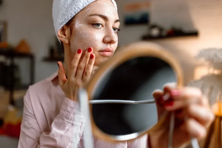 Imagem ilustrativa da imagem Excesso de skincare pode prejudicar a pele e estar relacionado à compulsão
