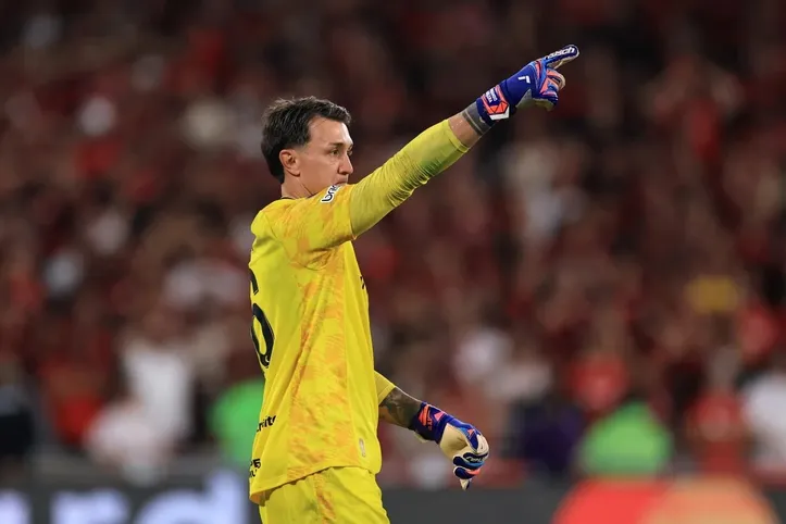 Muslera defendeu três cobranças e garantiu time argentino na final