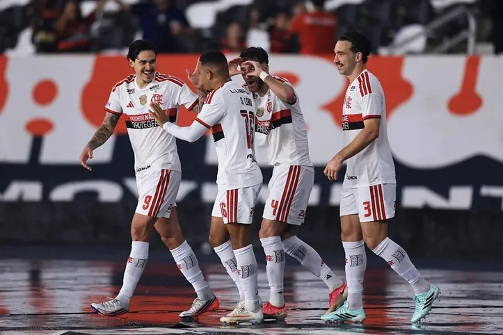 Flamengo abre três pontos de vantagem sobre o Palmeiras