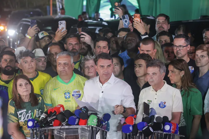 Flávio Bolsonaro anunciou que vai recorrer à Justiça contra o resultado das eleições
