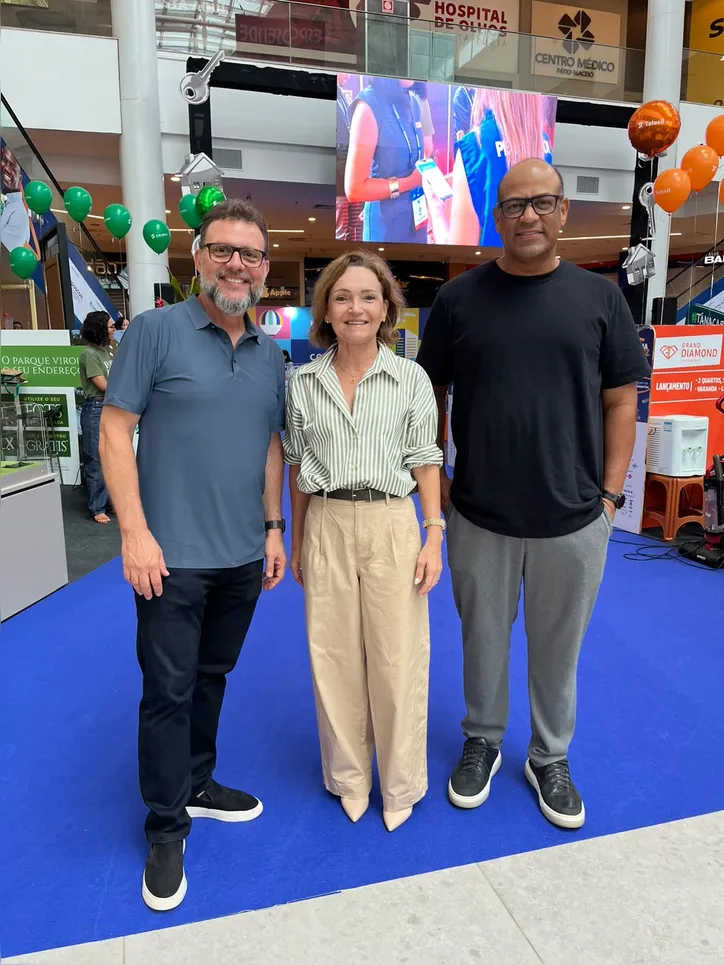 WAGNER OMENA, da Promma, e PATRÍCIA LAVENÈRE e LUCIANO QUIRINO, da Artecetera, são responsáveis pela organização da Feira Minha Casa Própria, promovida pelo Sinduscon-AL no Shopping Pátio Maceió