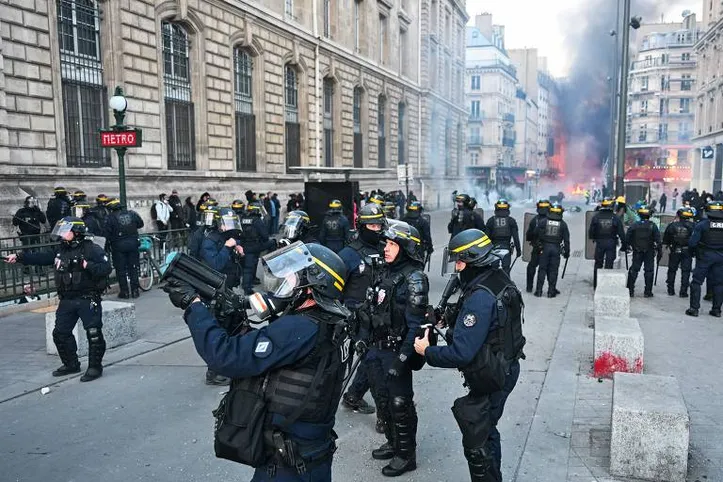 Quase mil agentes de segurança franceses ficaram feridos