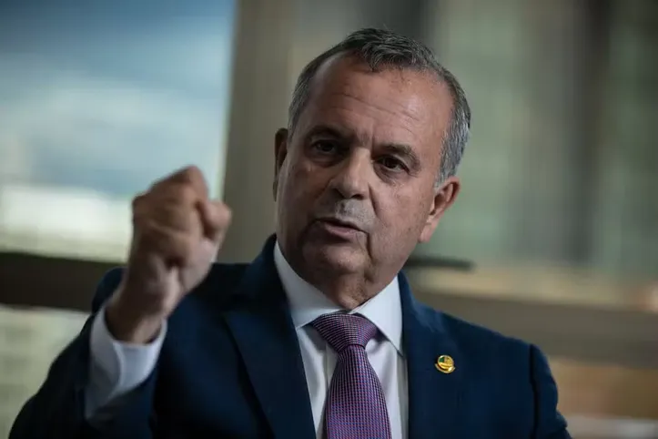 Imagem ilustrativa da imagem Marinho surpreso: ‘Flávio deveria liderar a oposição’