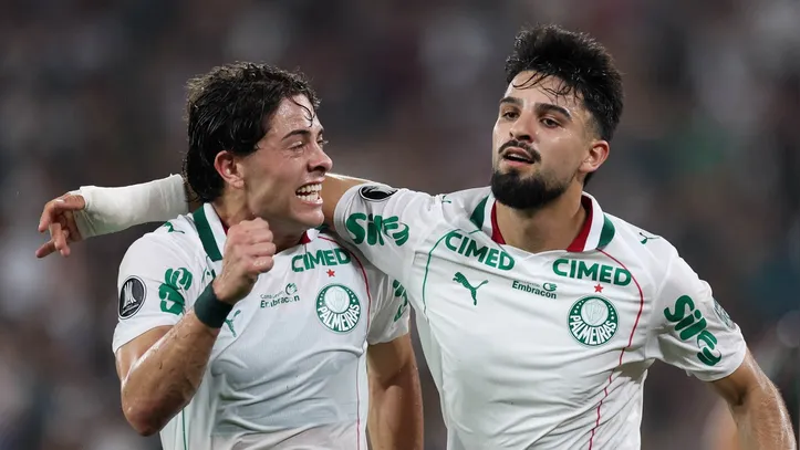 Flaco López (D) marcou o primeiro gol do Palmeiras no jogo