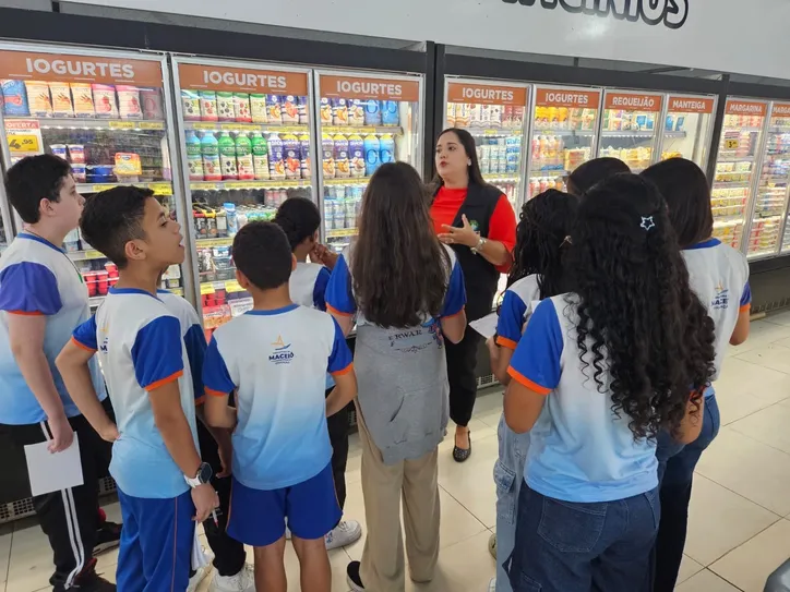 Alunos de Maceió aprendem direitos do consumidor na prática