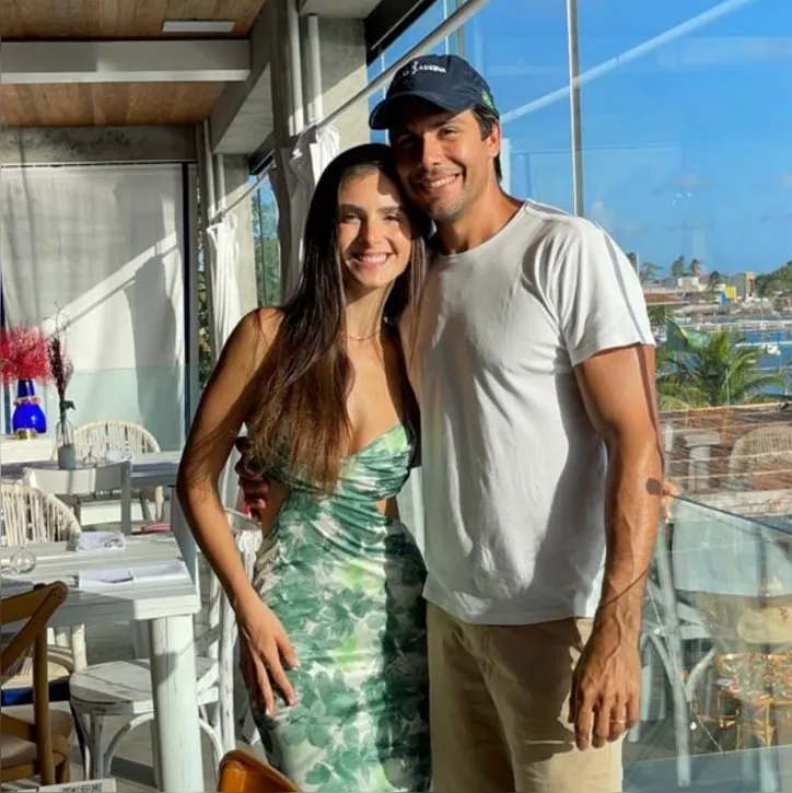Empresário JOSÉ MEDEIROS e JADE ROCHA comemoram a conquista do selo Bandeira Azul na temporada 2026/2027 para a Stella Marina, localizada na Barra de São Miguel, colocando o estado em evidência no cenário nacional do turismo náutico sustentável