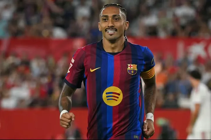 Raphinha tem 17 participações em gols do Barça na temporada
