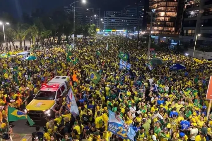 Campanhas de Flávio Bolsonaro e Lula promoveram grandes atos na orla de Maceió nesta semana
