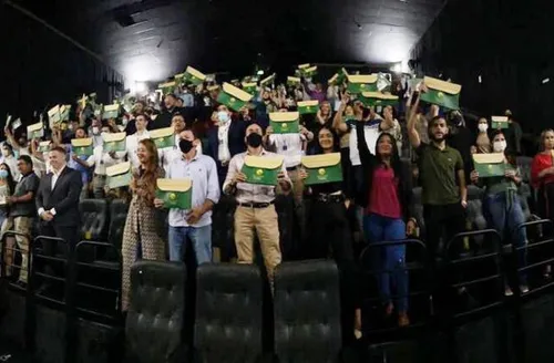 Evento reúne corretores de imóveis em cinema de Arapiraca